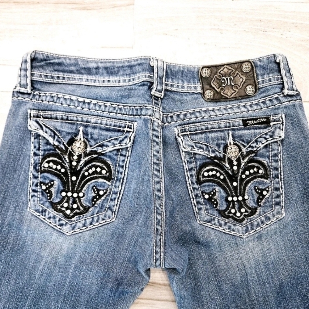 Miss Me Y2K Bootcut Jeans Size 30 Embellished Fleur de Lis
